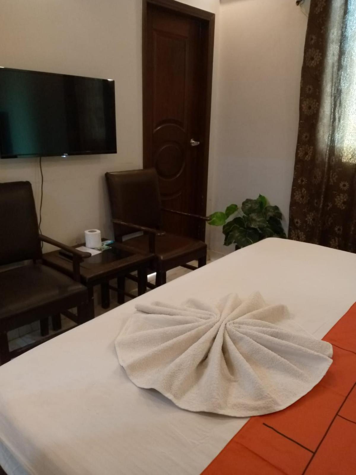 Goho Rooms Badar Karatschi Exterior foto