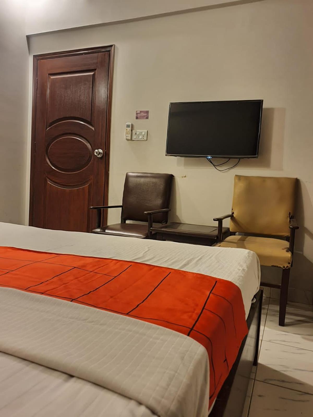 Goho Rooms Badar Karatschi Exterior foto