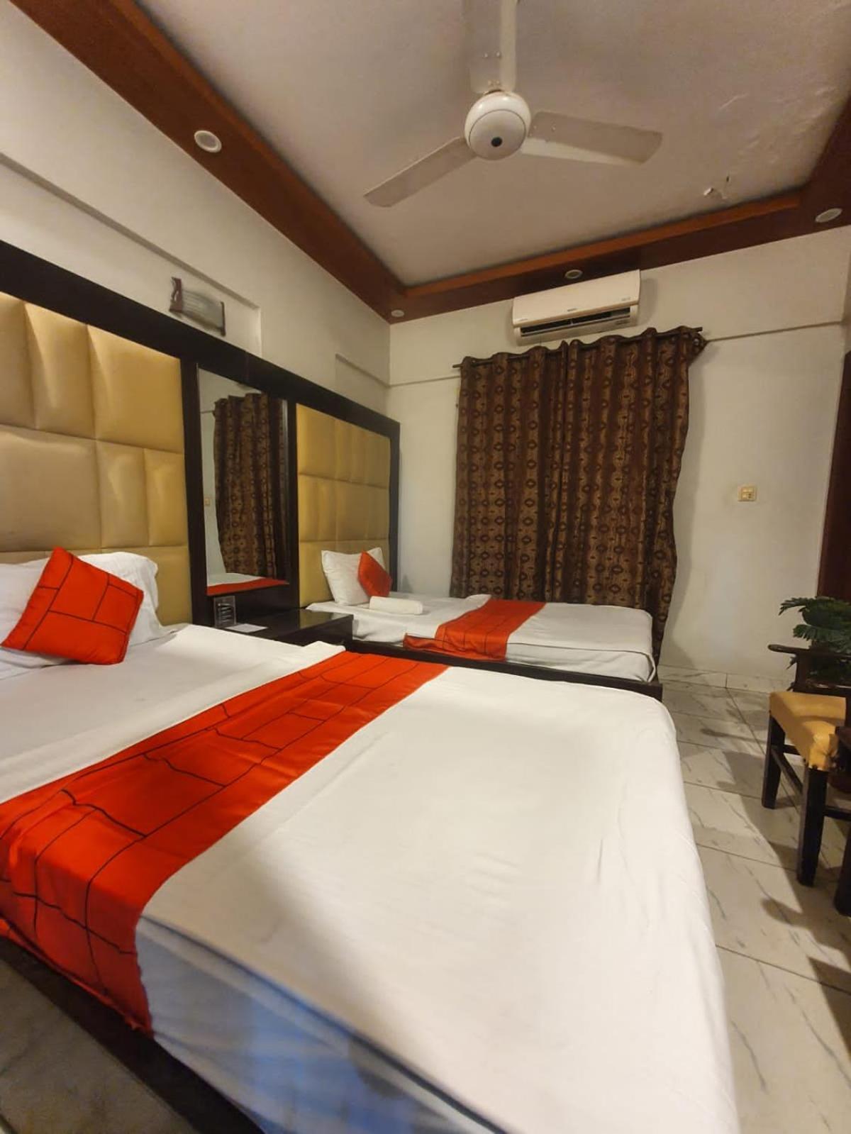 Goho Rooms Badar Karatschi Exterior foto