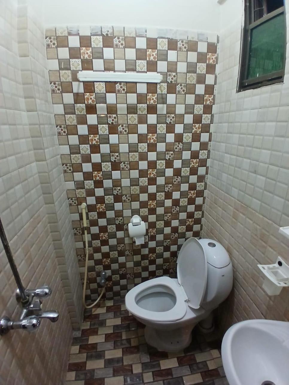 Goho Rooms Badar Karatschi Exterior foto