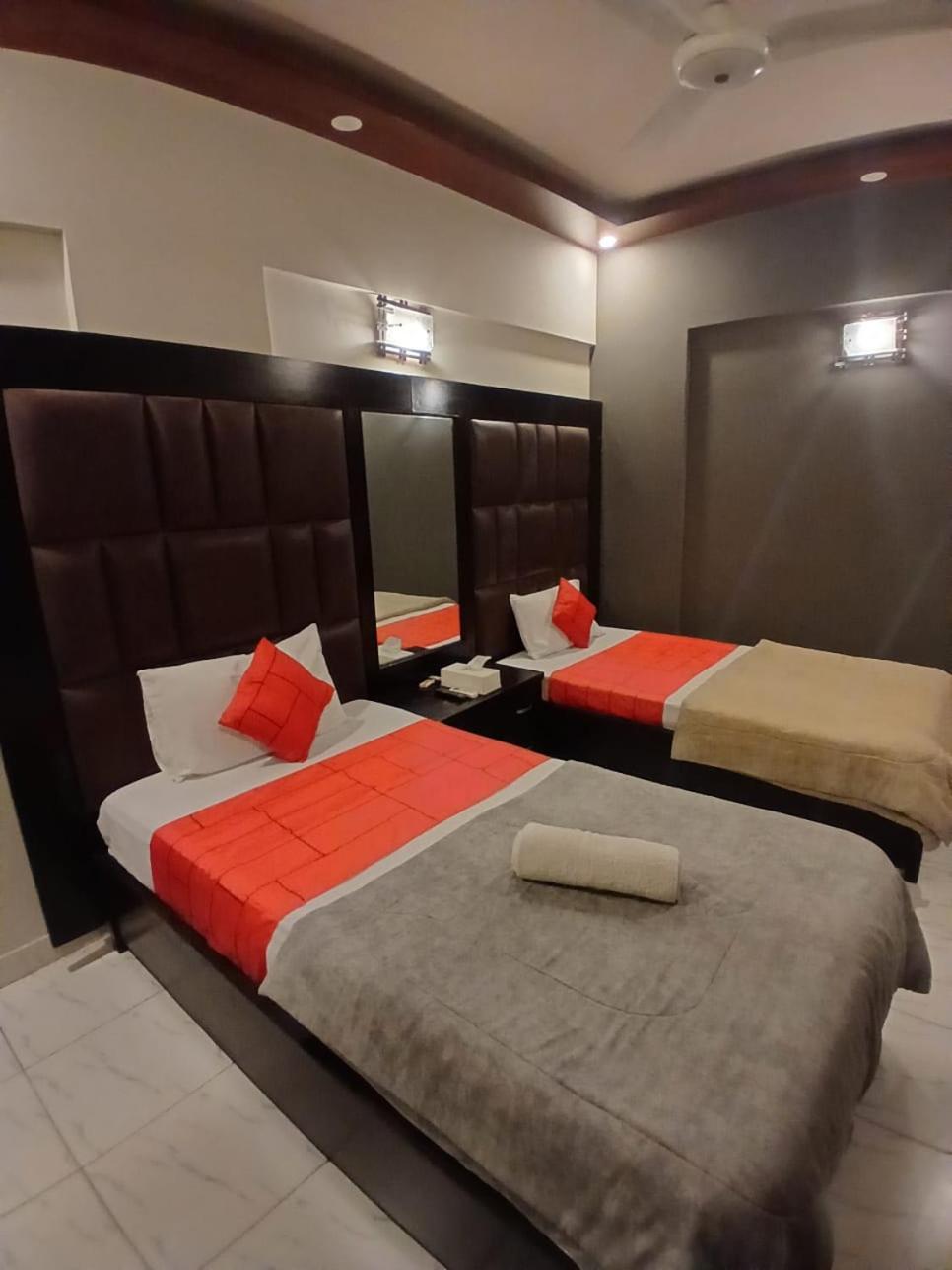 Goho Rooms Badar Karatschi Exterior foto