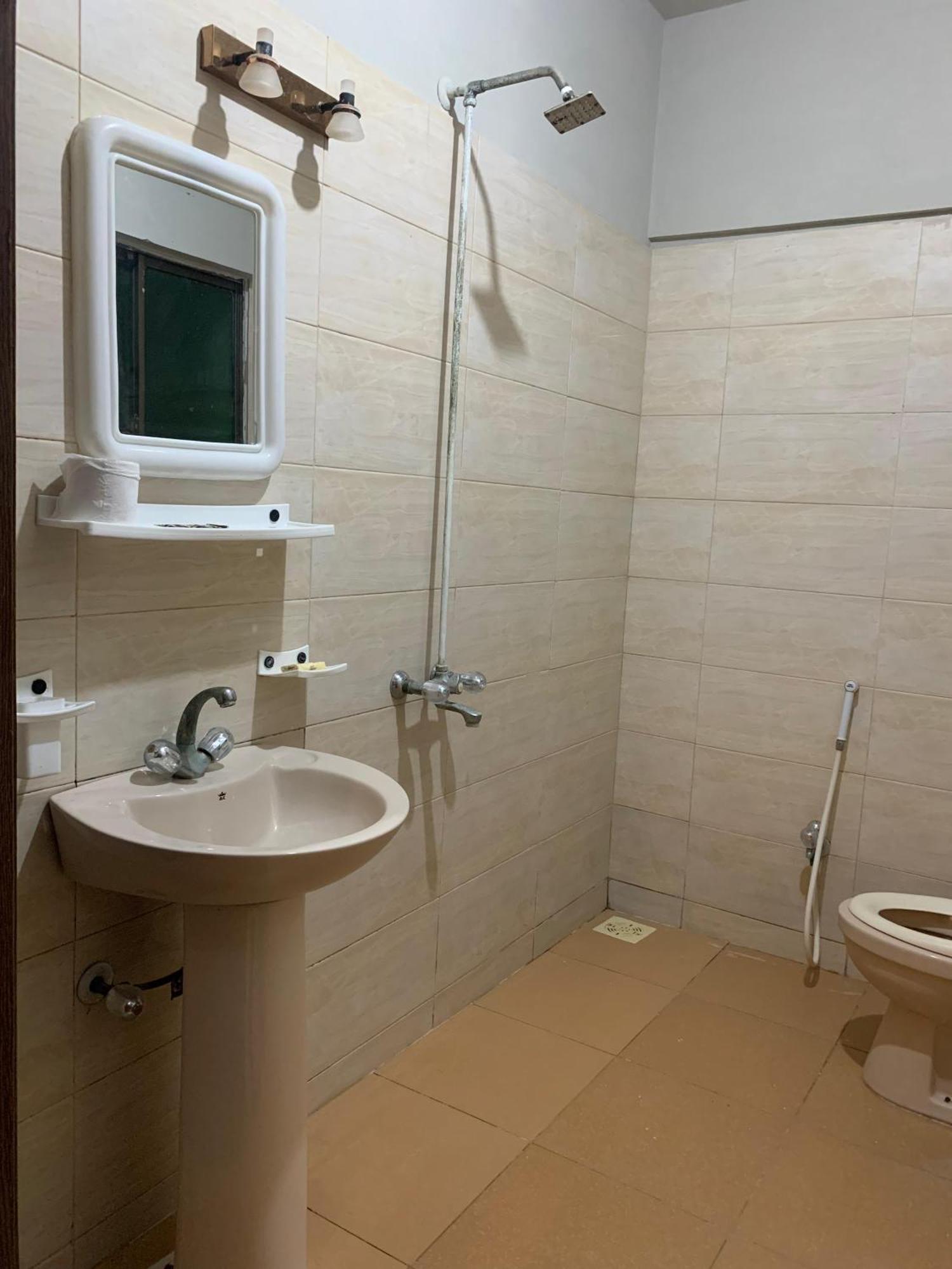 Goho Rooms Badar Karatschi Exterior foto