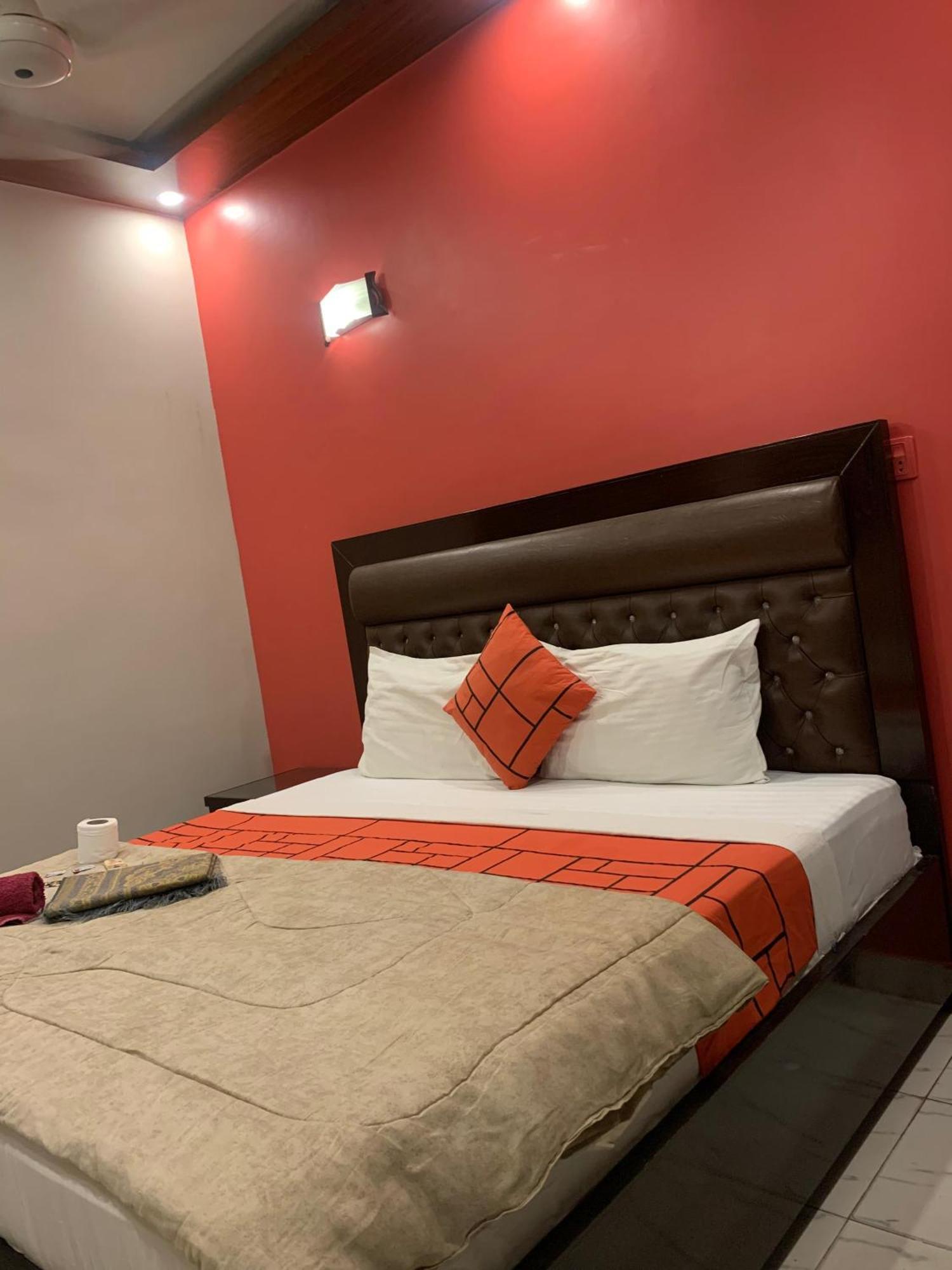 Goho Rooms Badar Karatschi Exterior foto