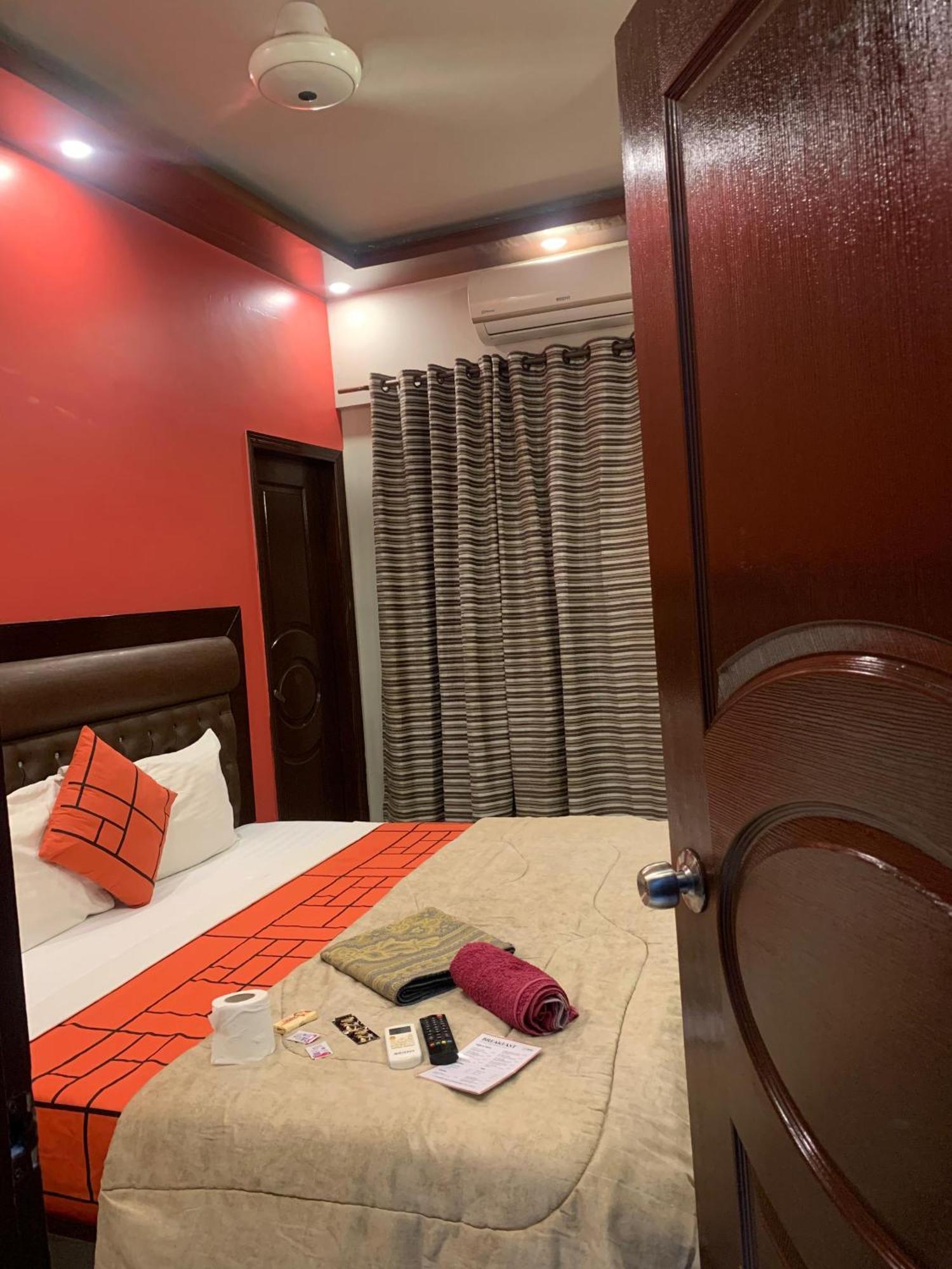 Goho Rooms Badar Karatschi Exterior foto