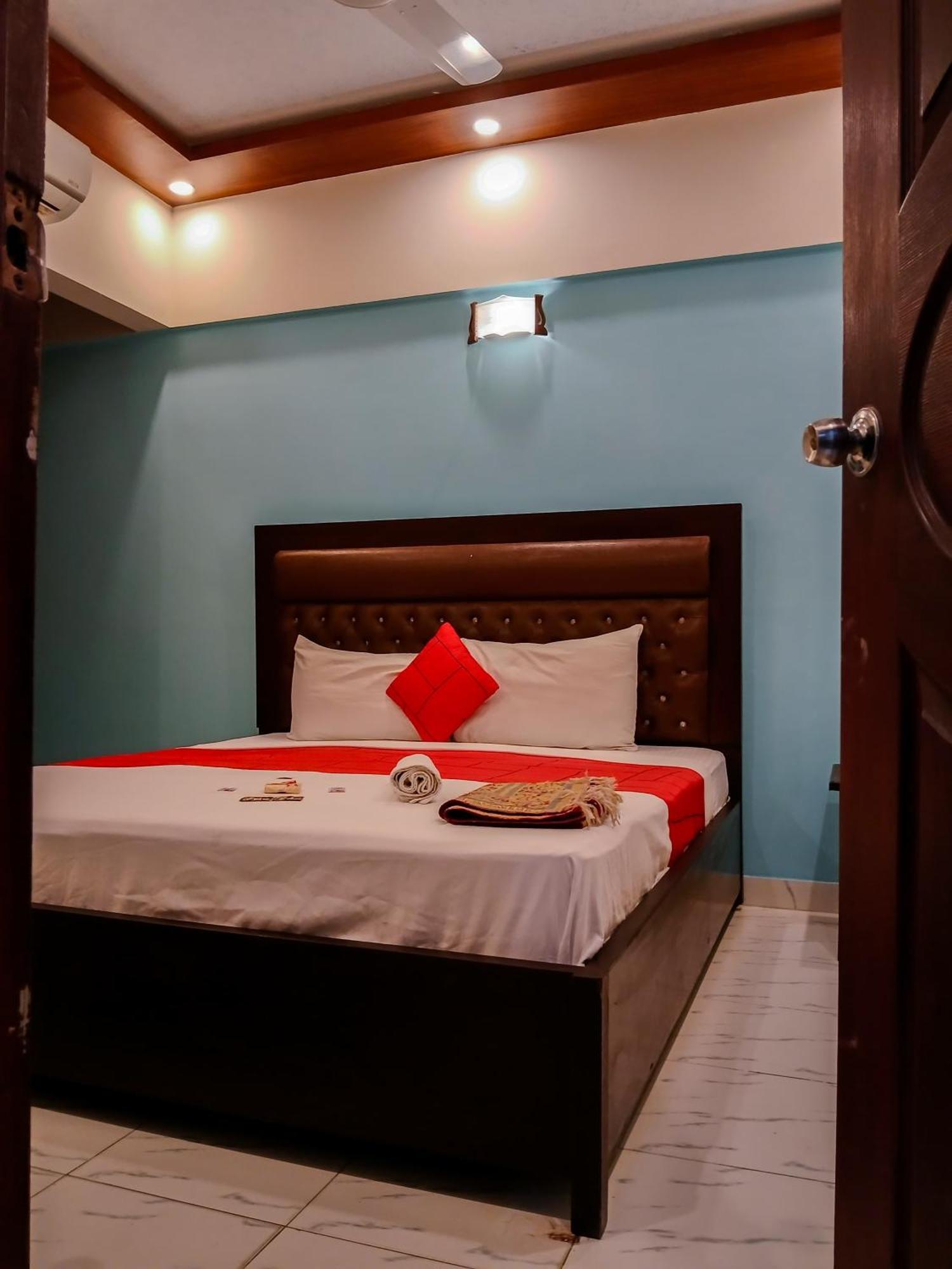 Goho Rooms Badar Karatschi Exterior foto